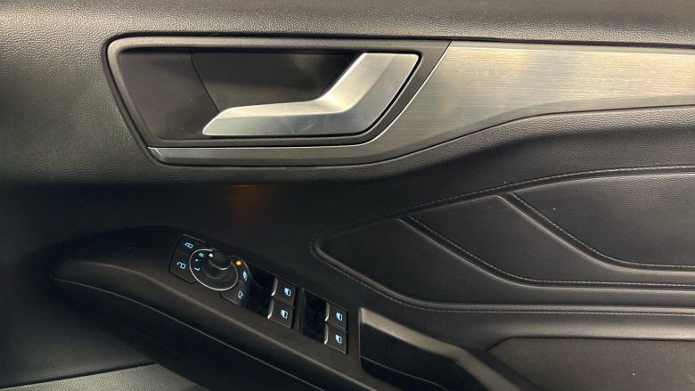 Ford Focus 1.0 EcoBoost Titanium 5dr Petrol Hatchback